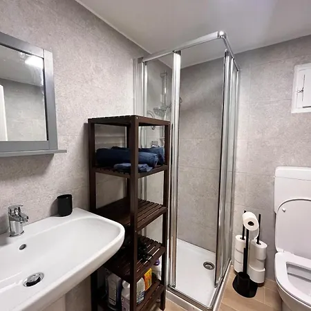 Cozy & Complete - 20 Min Walk From 코모
