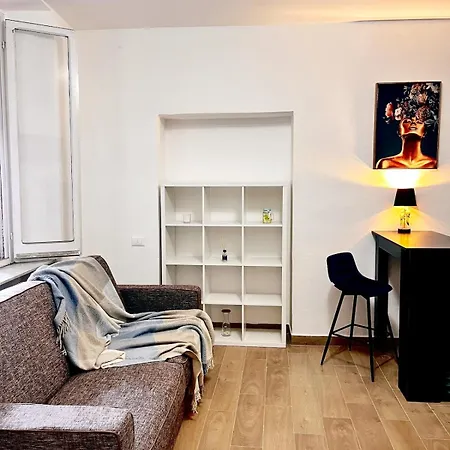 Cozy & Complete - 20 Min Walk From 아파트 코모