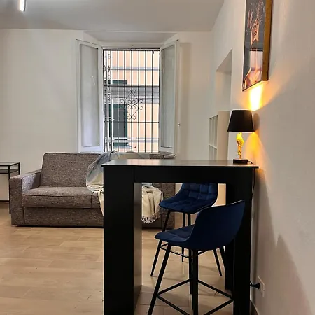 Cozy & Complete - 20 Min Walk From